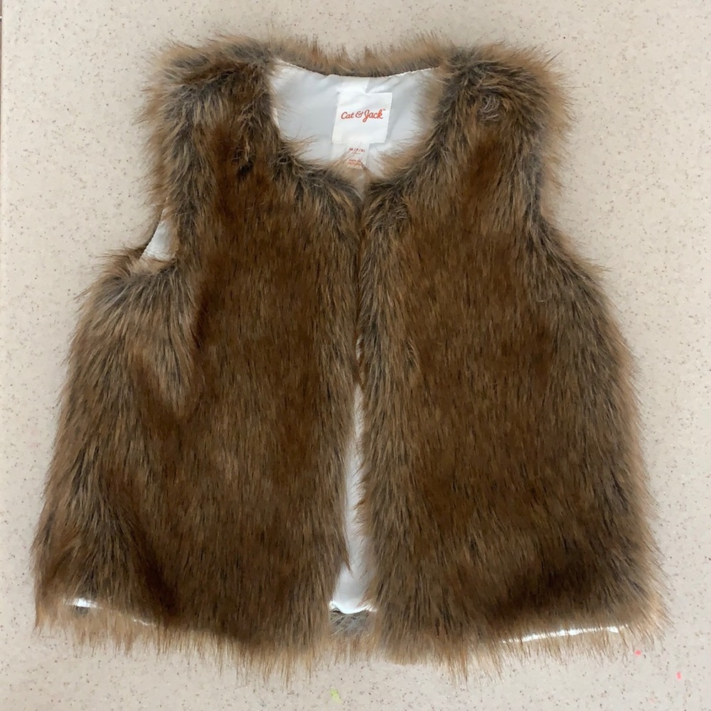 Cat & Jack Girls Furry Vest (7/8)